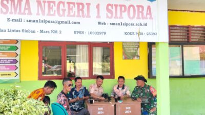 Babinsa Koramil 03/Sioban Perkuat Sinergi dengan Guru SMAN 1 Sipora Selatan Melalui Komsos