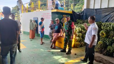 Babinsa Koramil 04/Sikakap Perkuat Sinergi dengan Warga Saumanganya, Bahas Ekonomi dan Keamanan