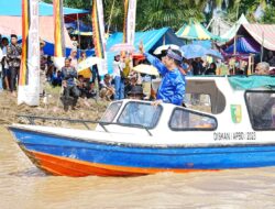 Disambut Ribuan Warga, PLT Bupati H. Muklisin Meriahkan Pembukaan Pacu Jalur Rayon IV Gunung Toar