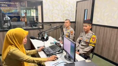Kapolsek Kuantan Mudik dan Bhabinkamtibmas Ajak Masyarakat Lestarikan Tradisi Pacu Jalur