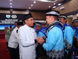 Ketua DPRD Payakumbuh Lepas 175 Calon Haji, Pesan Jaga Kekompakan dan Fokus Beribadah