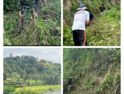 YONIF TP 951/PANDEKA MARAPI GOTONG ROYONG BERSAMA WARGA BERSIHKAN LINGKUNGAN DI NAGARI SIMAWANG