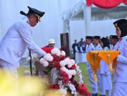 Upacara Penurunan Sang Merah Putih di Payakumbuh, Wawako Elzadaswarman Ajak Rawat Persatuan