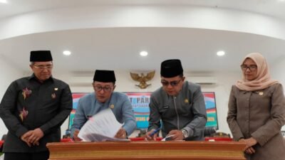 Nota Kesepakatan KUA-PPAS Perubahan 2026 Ditandatangani di Paripurna DPRD Tanah Datar