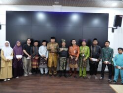 PLT Bupati Muklisin Serahkan Bonus untuk Juara MTQ Riau, Apresiasi Generasi Qurani Kuansing