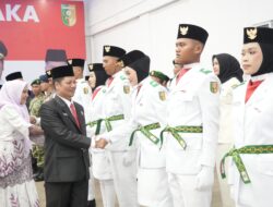 PLT BUPATI KUANSING KUKUHKAN PASKIBRAKA, TEGASKAN TUGAS SUCI DI HARI KEMERDEKAAN