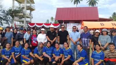 Bupati dan Wakil Bupati Mentawai Saksikan Laga Final Bola Voli di Lapangan Homestay Mapaddegat