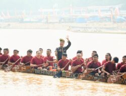 PLT Bupati Muklisin Jadi Timboruang, Jalur Selendang Puti Rano Biso Raih Runner Up Pacu Jalur Eksibisi