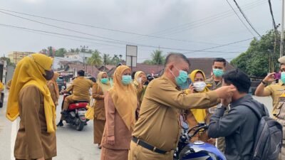 Meski Kabut Asap Mulai Mereda, Pemkab Kuansing Tetap Bagikan Masker untuk Lindungi Warga