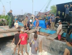 Babinsa Koramil 03/Sioban Dampingi Penyaluran Beras Bantuan Pangan di Sipora Jaya