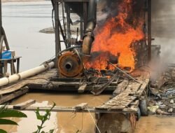 PETI Kocar-kacir di Cerenti, Rakit Ilegal Dibakar Polisi