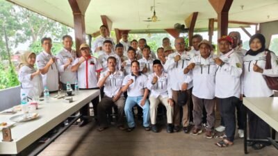 PERTAMA KALI SEJAK JABAT PLT BUPATI, H. MUKHLISIN TERIMA AUDIENSI 11 ETNIS FPK KUANSING: SEPAKAT JAGA PERSATUAN