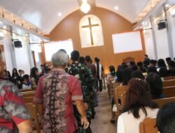 Perkuat Keimanan di Tengah Pengabdian, Satgas TMMD ke-130 Kodim 0319/Mentawai Ikuti Ibadah Minggu di Gereja Methodist