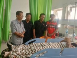 DPD AWI Sumbar Besuk Salma Fauziyah, Mahasiswi UIN Mahmud Yunus Batusangkar yang Alami Kecelakaan Saat Latihan Mapala