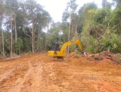 Satgas TMMD ke-130 Pacu Pembukaan Jalan Lingkar Desa Bukit Pamewa, Progres Capai 80 Persen