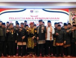 Fadly Amran Kukuhkan Irwan Basir sebagai Ketua LKAAM Kota Padang Periode 2026–2031