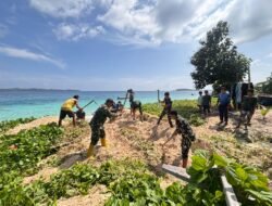 Satgas TMMD ke-130 Kodim 0319/Mentawai Bersama Warga Bersihkan Lingkungan Dusun Kampung