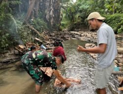 Mengenal Kuliner Khas Mentawai, Satgas TMMD ke-130 Nikmati Toek Bersama Ibu Angkat